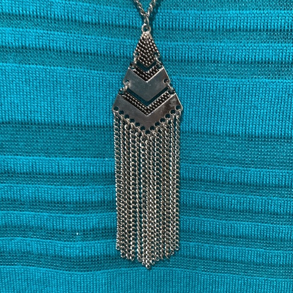 B. Design top - Picture 2 of 12